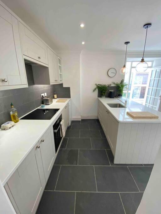 Beautiful 2 Bed End Terrace Victorian Town House Apartment Redruth Bagian luar foto