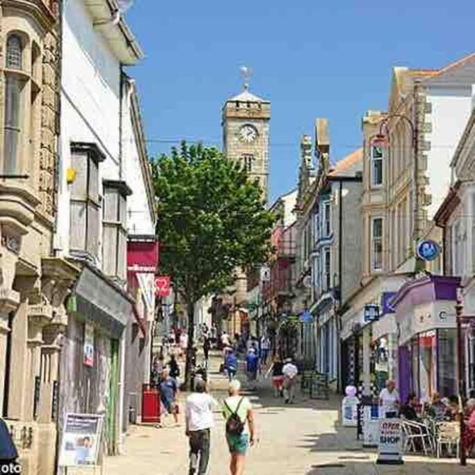Beautiful 2 Bed End Terrace Victorian Town House Apartment Redruth Bagian luar foto