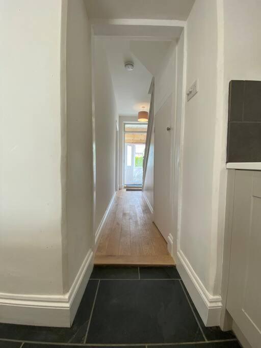 Beautiful 2 Bed End Terrace Victorian Town House Apartment Redruth Bagian luar foto